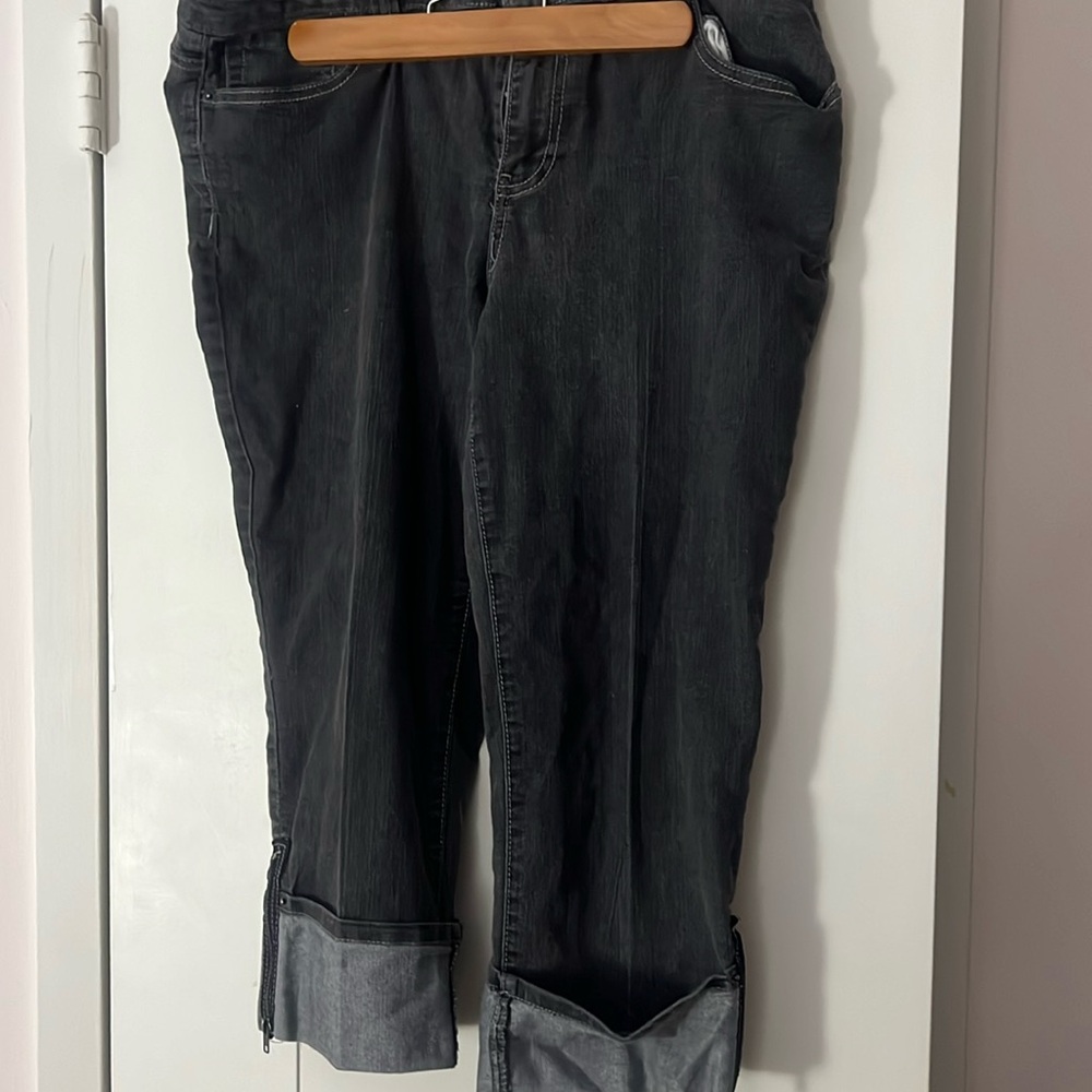 Light black cropped jeans by Baccini size 12